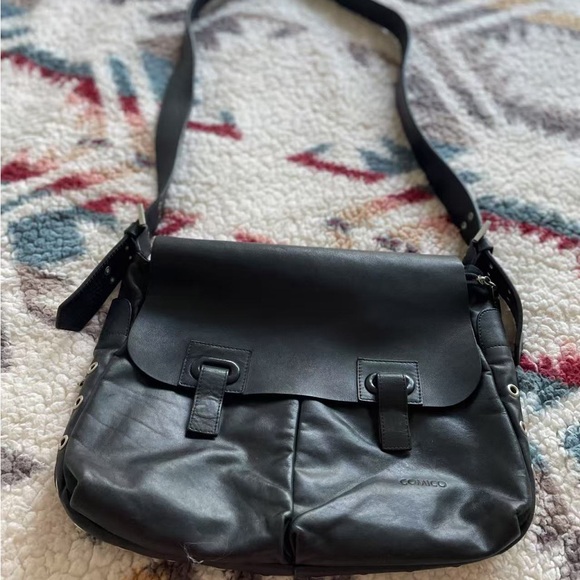Black Leather Messenger Bag with Flap-Over Design - Picture 1 of 5
